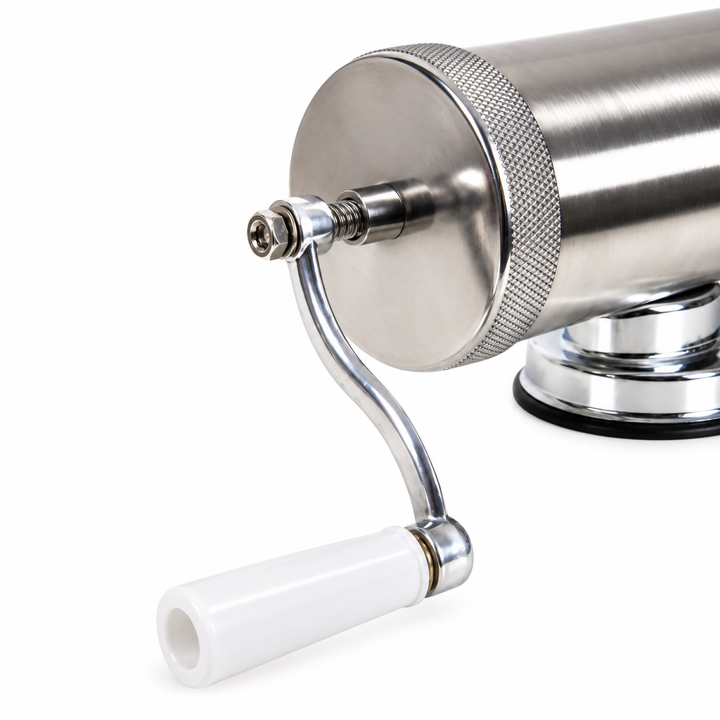 Aparat Profesional de Făcut Cârnați,  Capacitate 2.5 KG, Inox, Prindere cu Ventuză, 3 Pâlnii Incluse